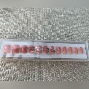 Static Nails